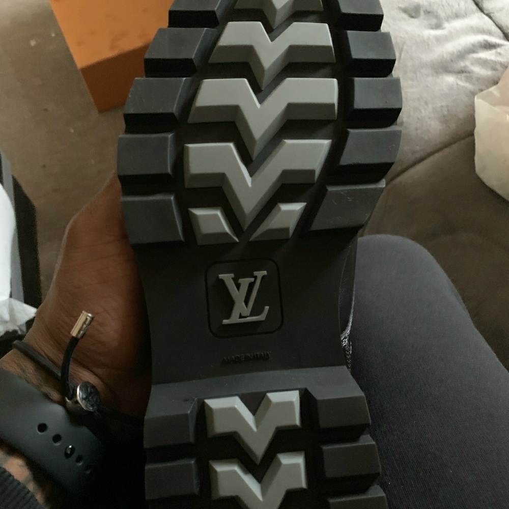 Men Louis Vuitton Boots - Picture 3 of 4